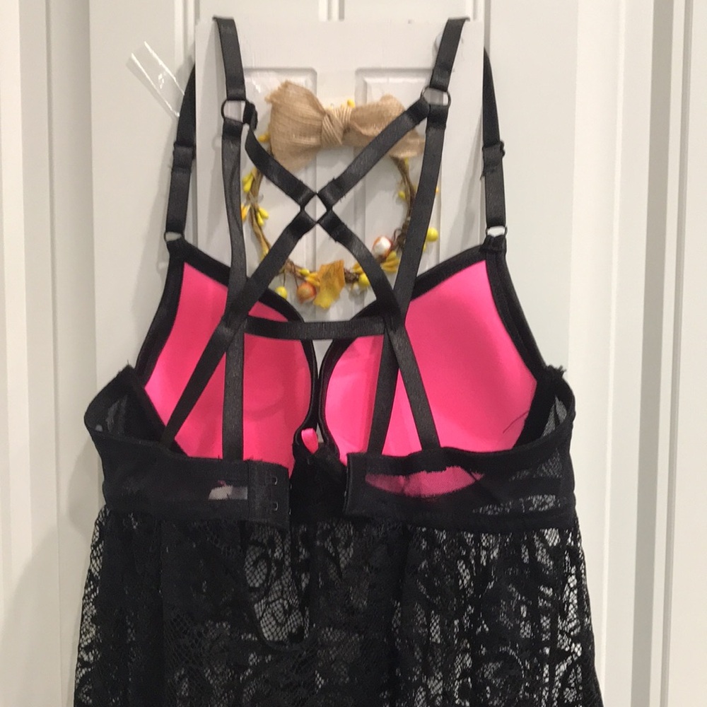 SMALL/HOT PINK BLACK/beautiful lace/pink bow on front. BACK IS ADORABLE 💕